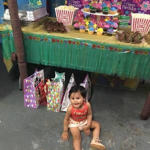 Meet your Posher, Tomasa